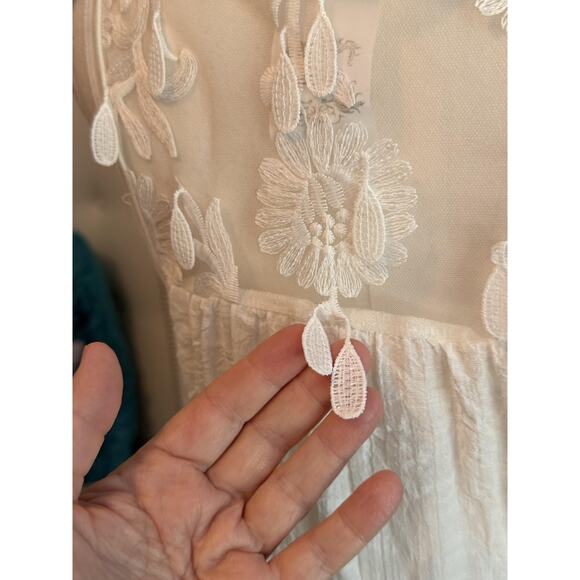 Flew de Lis Tunic Top Womens M White Sheer Embroidered Lace Fairy Angelcore 3D - Picture 7 of 9